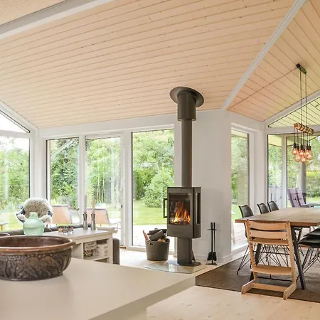 Three-bedroom In * Dronningmølle