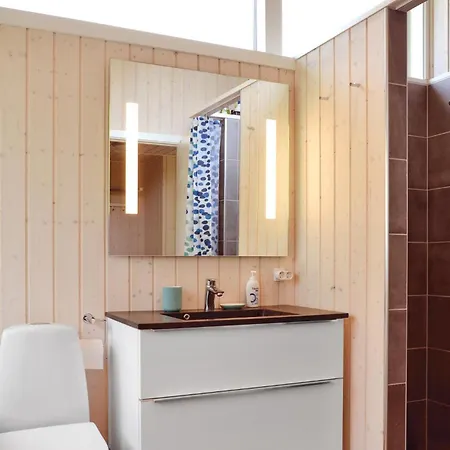 Three-bedroom In Feriehus *