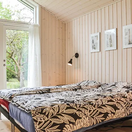 Feriehus Three-bedroom In Dronningmølle