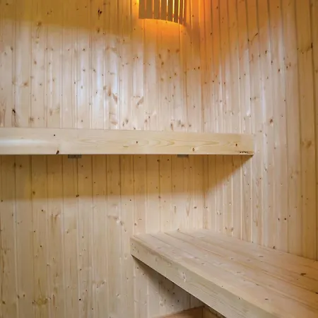 Three-bedroom In Feriehus *