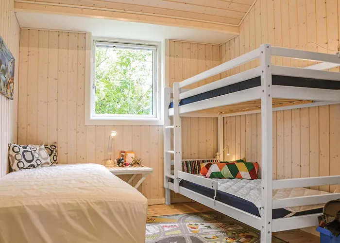 Three-bedroom In 別荘 Dronningmølle