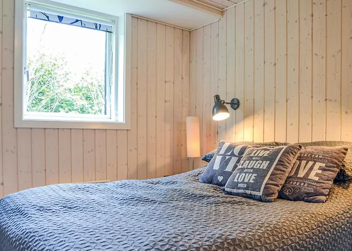 Three-bedroom In Dronningmølle