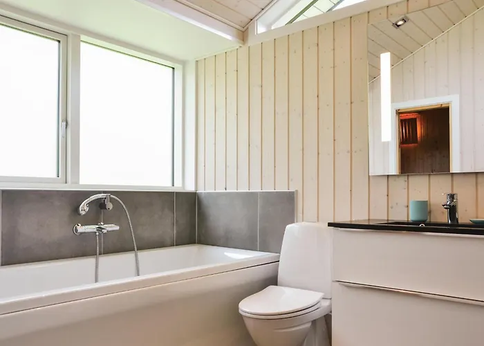 別荘 Three-bedroom In Dronningmølle