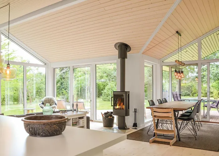 Three-bedroom In * Dronningmølle